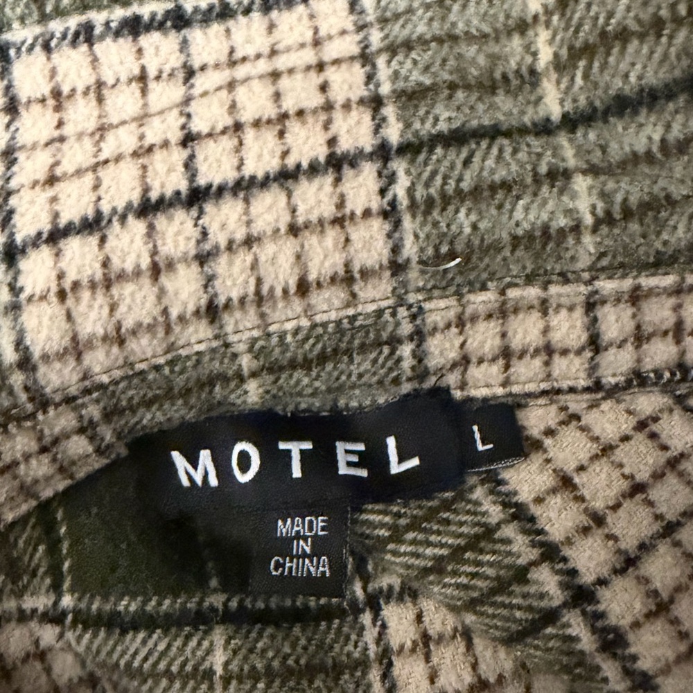 Motel Rocks Flannel - Picture 3 of 3